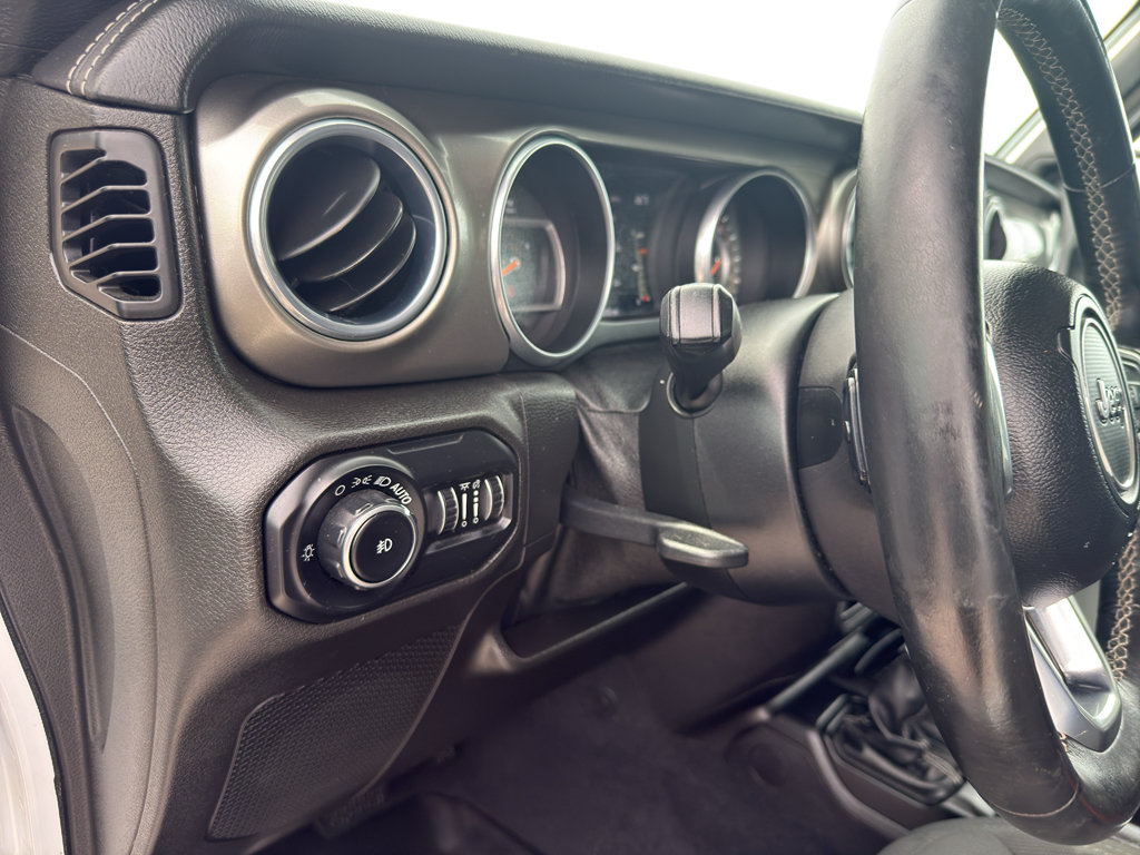 Used 2018 Jeep Wrangler Unlimited Sahara AWD/4WD image 13