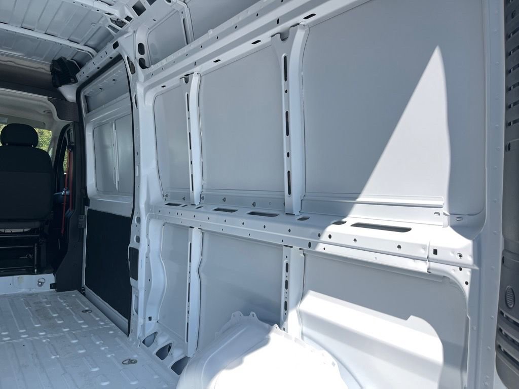 Used 2025 RAM ProMaster 2500 w/ Convenience Group image 21