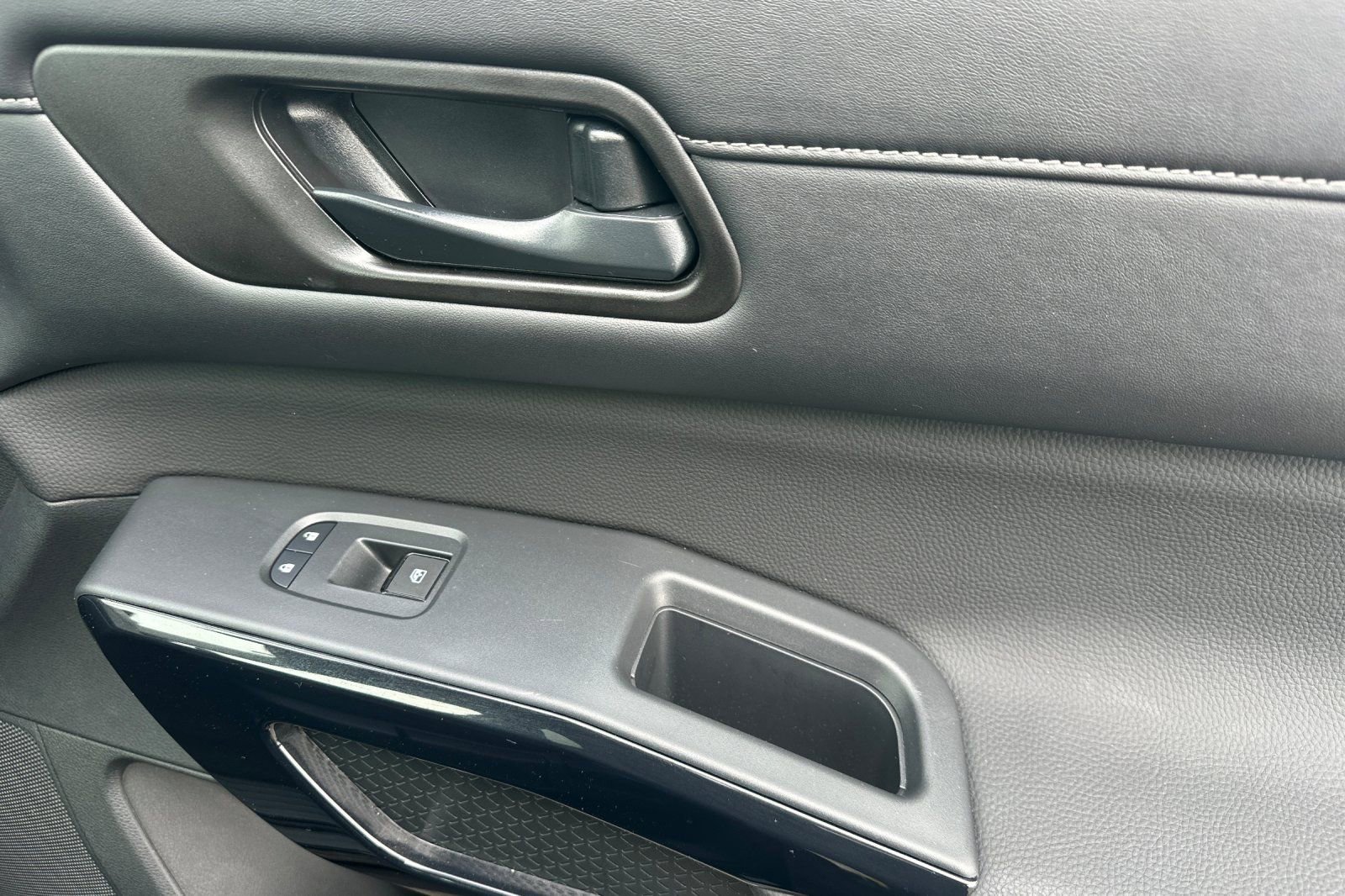 Certified 2025 Nissan Pathfinder SV image 22