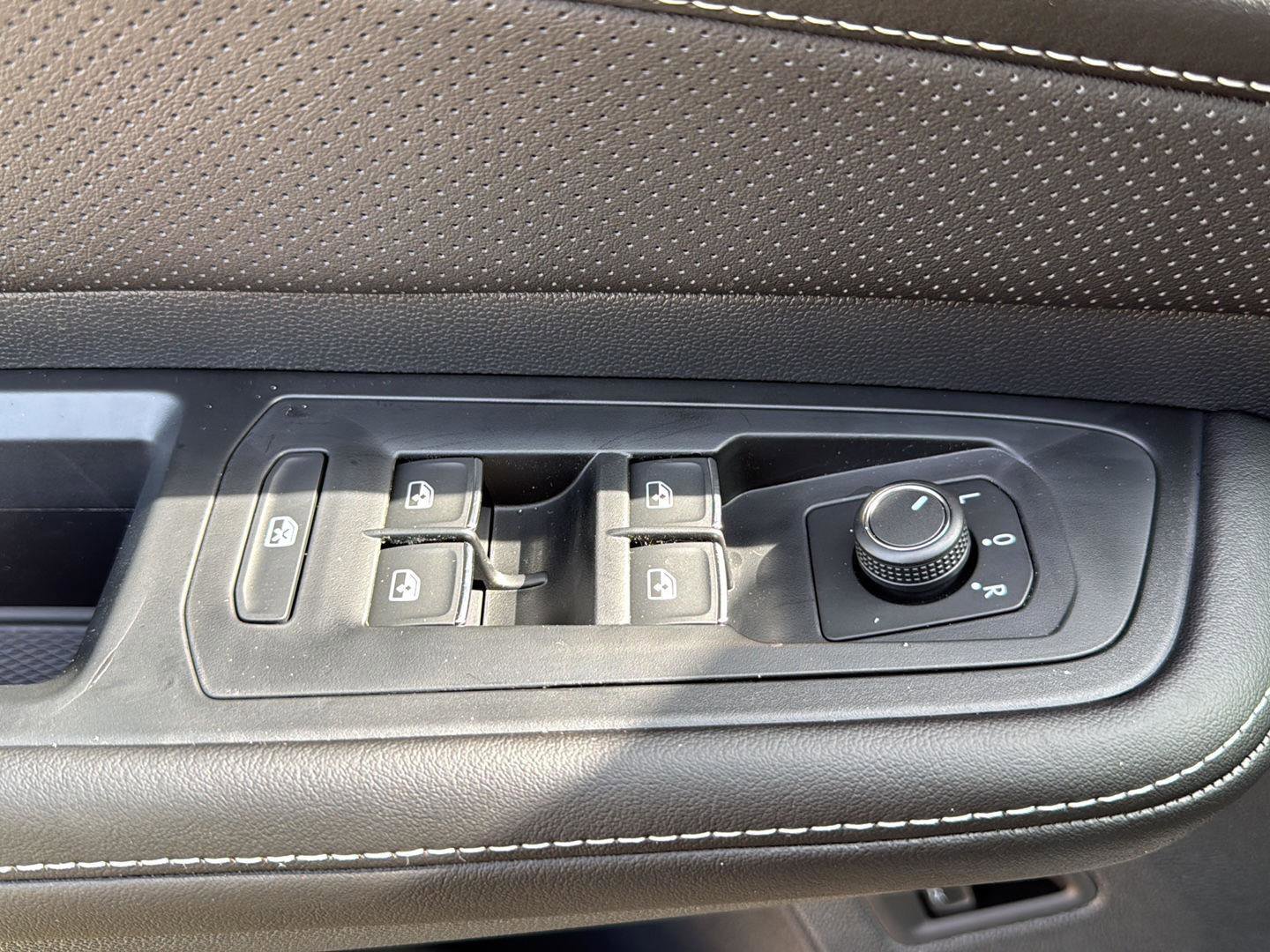 New 2026 Volkswagen Atlas SE image 10