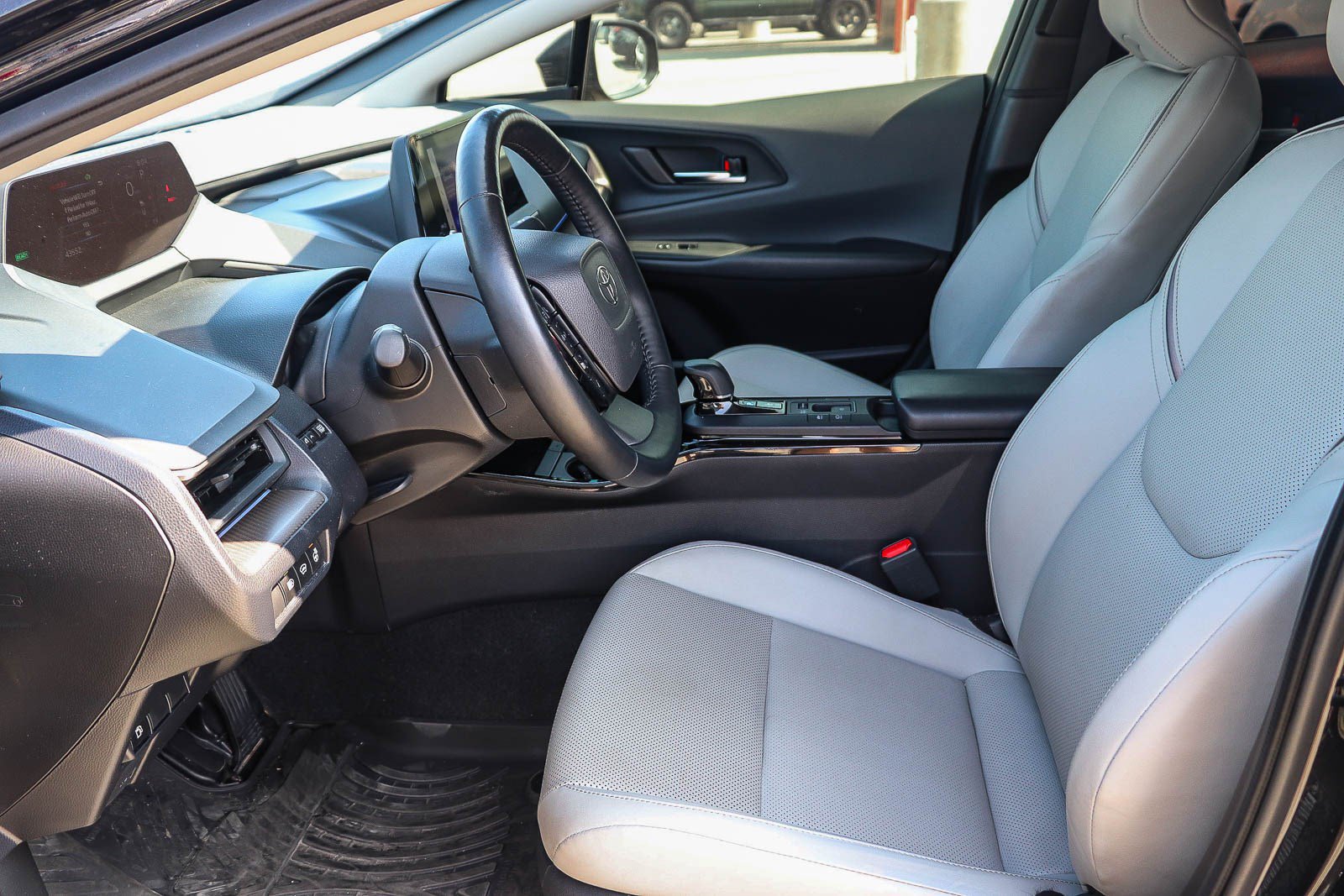 Certified 2024 Toyota Prius XLE FWD image 17