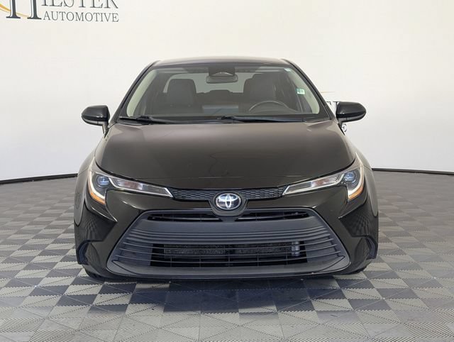 Used 2023 Toyota Corolla LE FWD image 3