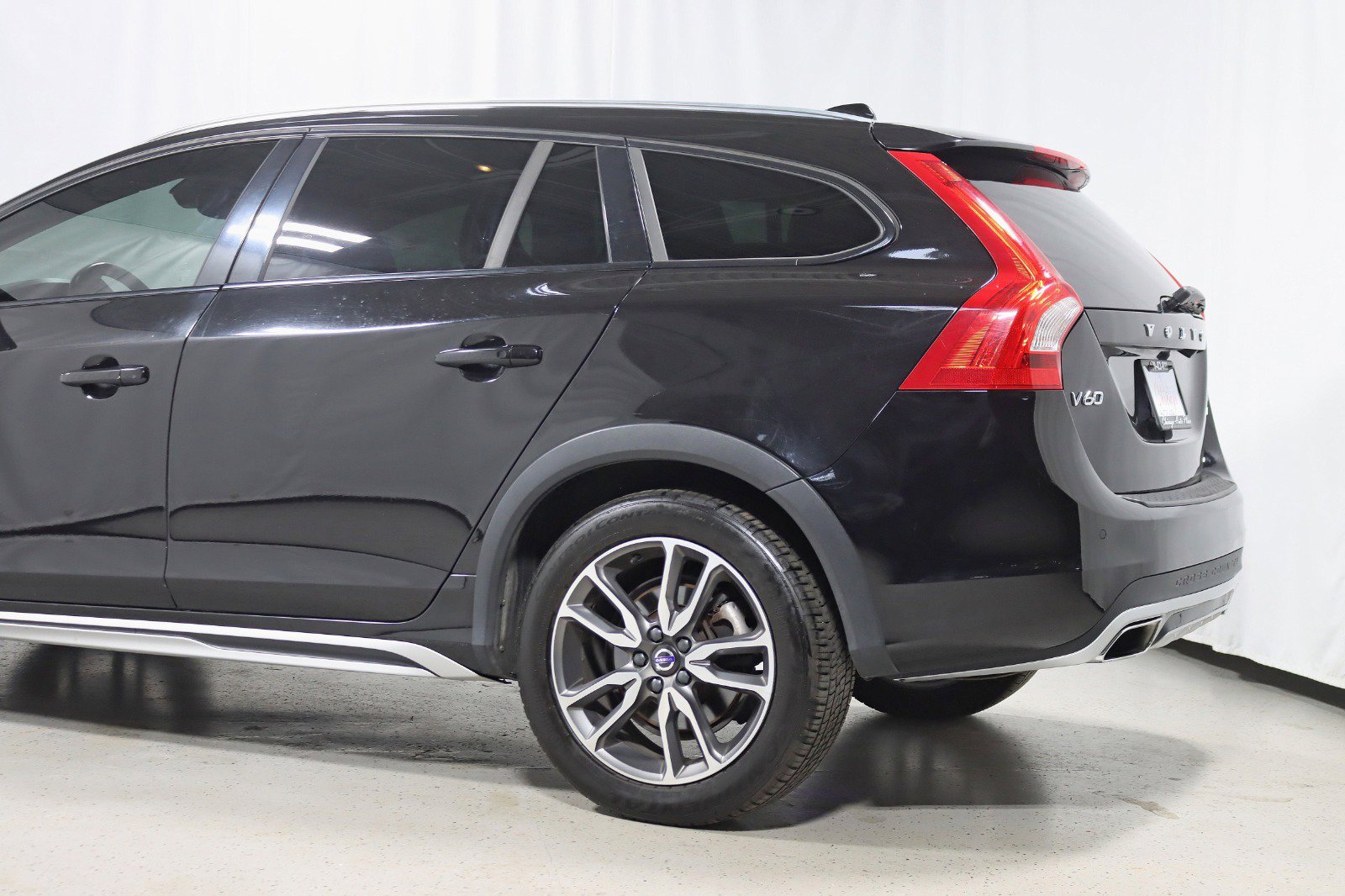 Used 2018 Volvo V60 T5 Cross Country w/ Convenience Package image 10