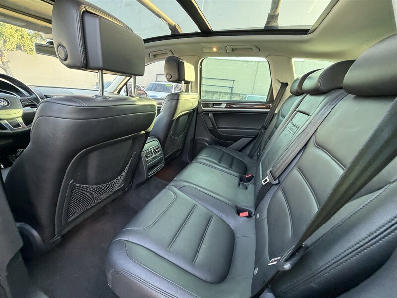 Used 2012 Volkswagen Touareg Hybrid AWD/4WD image 51
