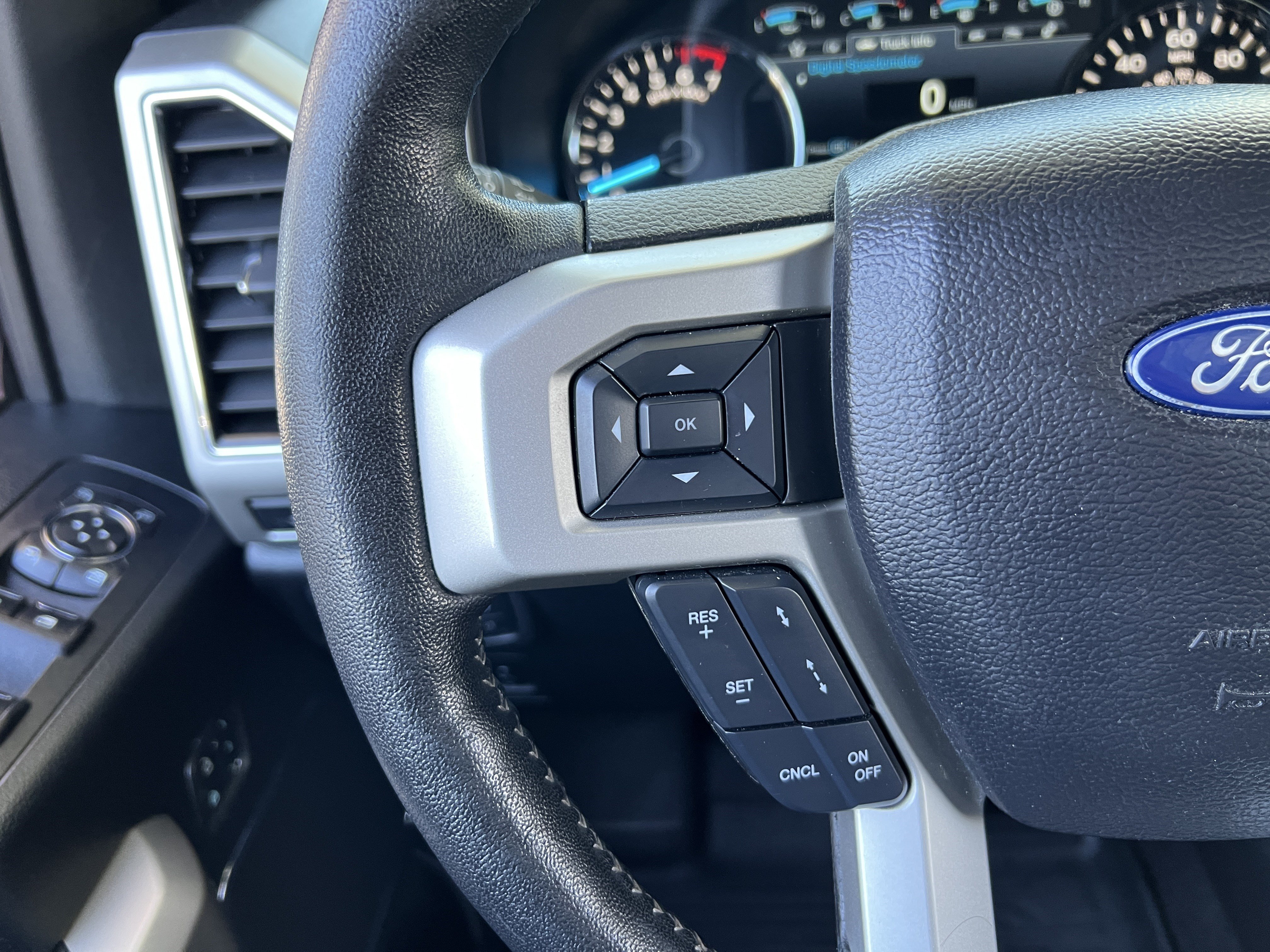Used 2018 Ford F150 Lariat w/ Equipment Group 502A Luxury AWD/4WD image 26