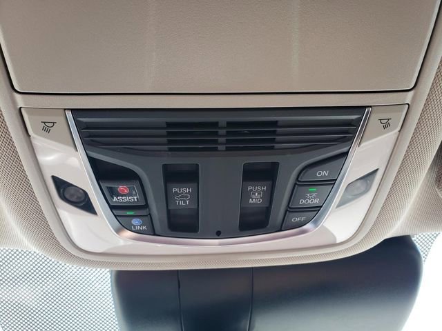 Used 2025 Acura RDX SH-AWD w/ Technology Package image 26