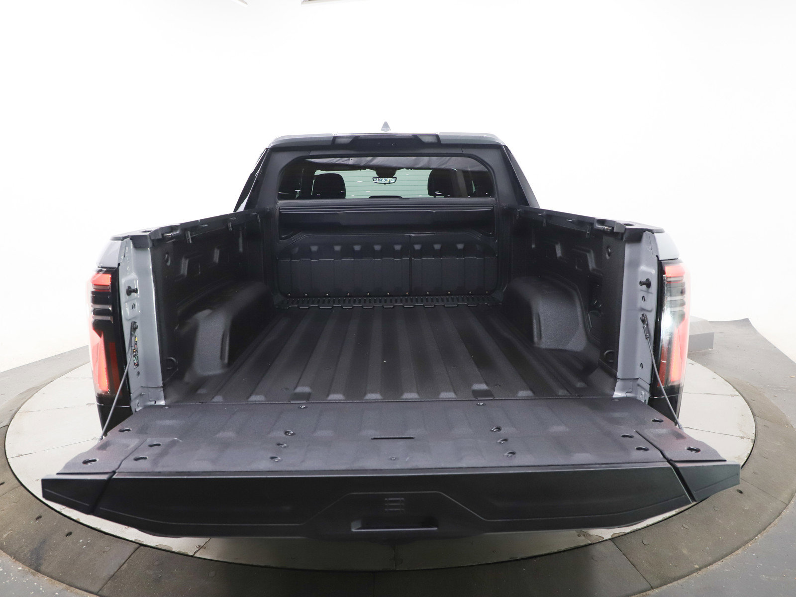 Used 2025 GMC Sierra EV Denali image 11