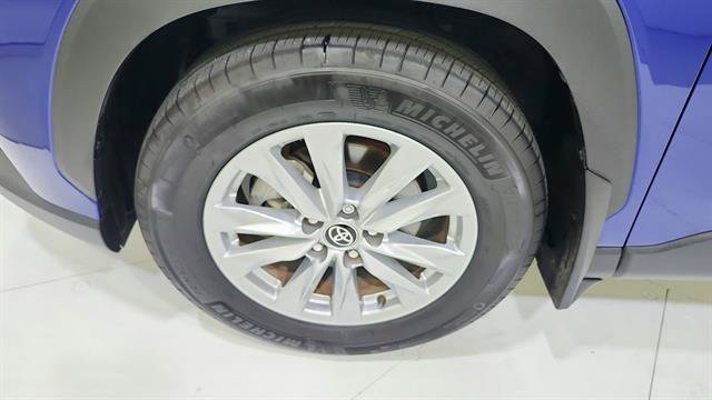 Used 2025 Toyota Corolla Cross LE FWD image 35