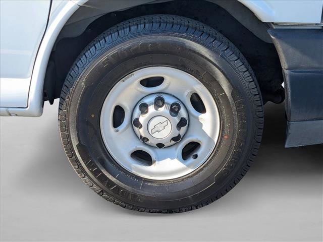 Used 2017 Chevrolet Express 2500 image 22