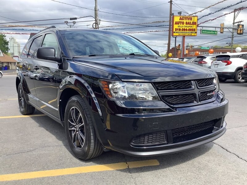 Used 2018 Dodge Journey SE w/ Connectivity Group FWD image 1
