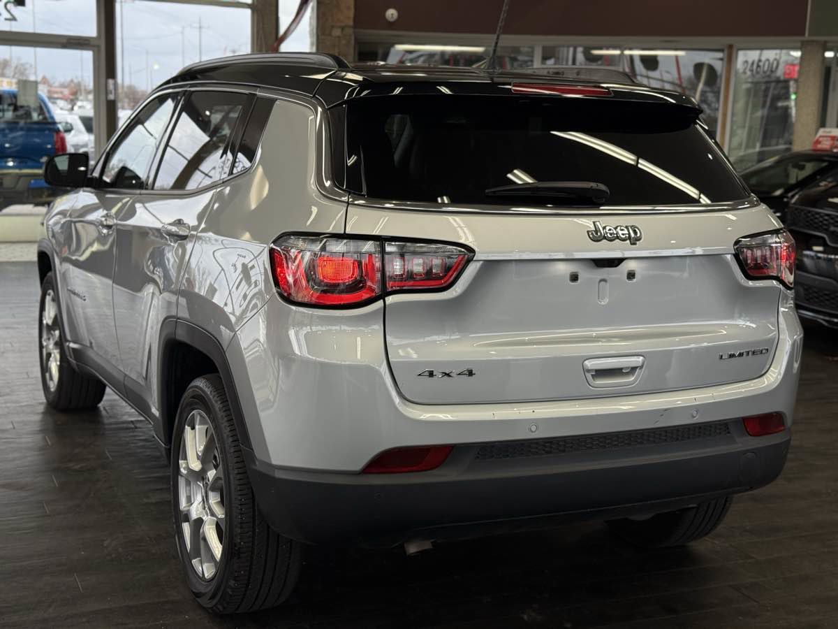 Used 2025 Jeep Compass Limited image 11