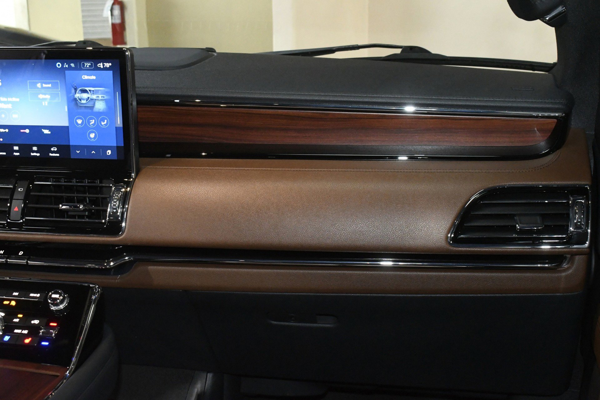 Used 2023 Lincoln Navigator Reserve image 28