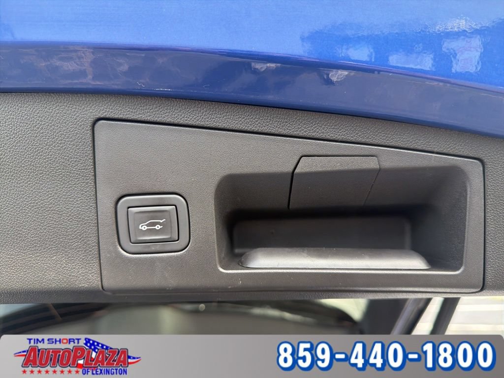 Used 2023 Cadillac XT4 Sport w/ LPO, Onyx Lite Package FWD image 17
