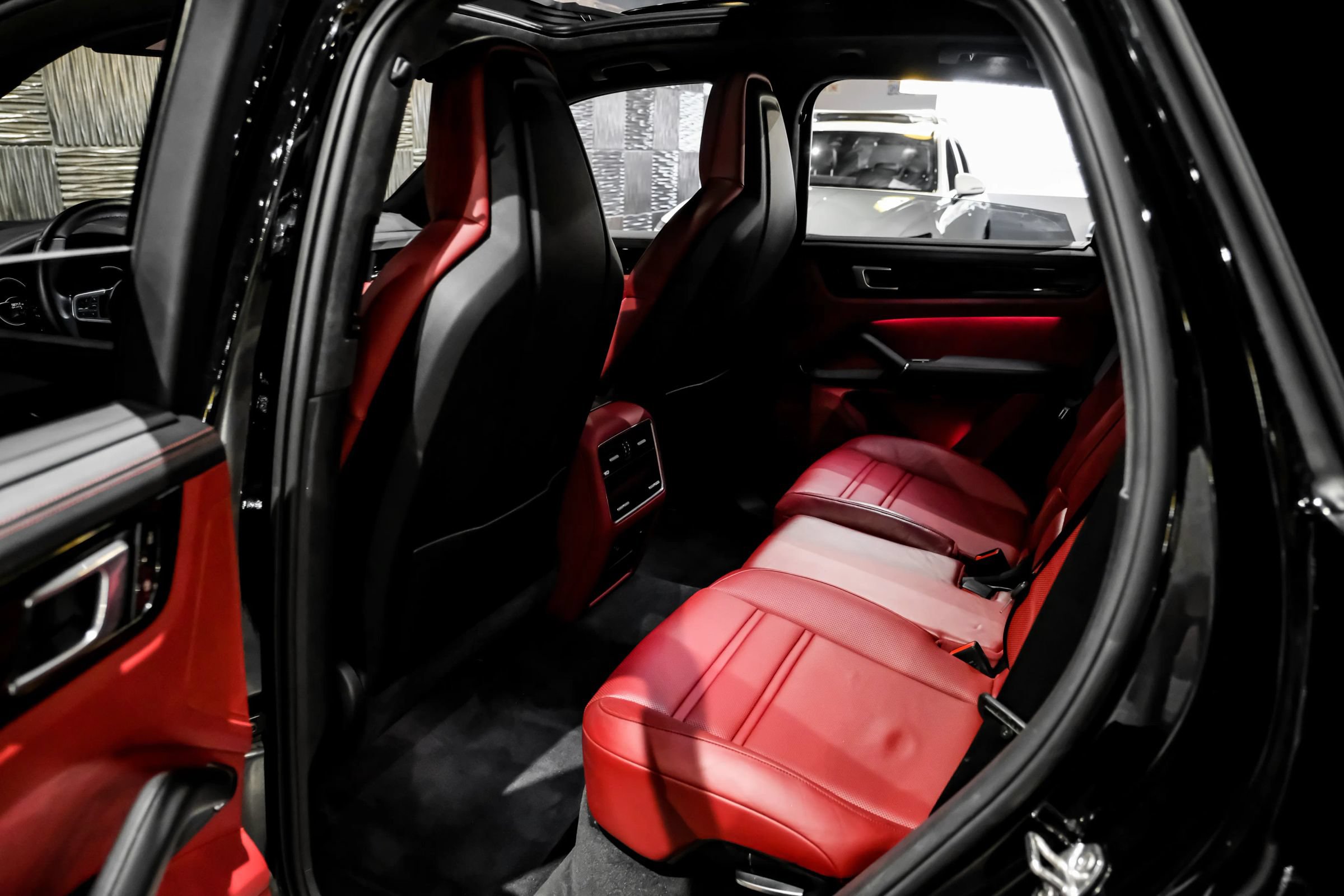 Used 2019 Porsche Cayenne S AWD/4WD image 29