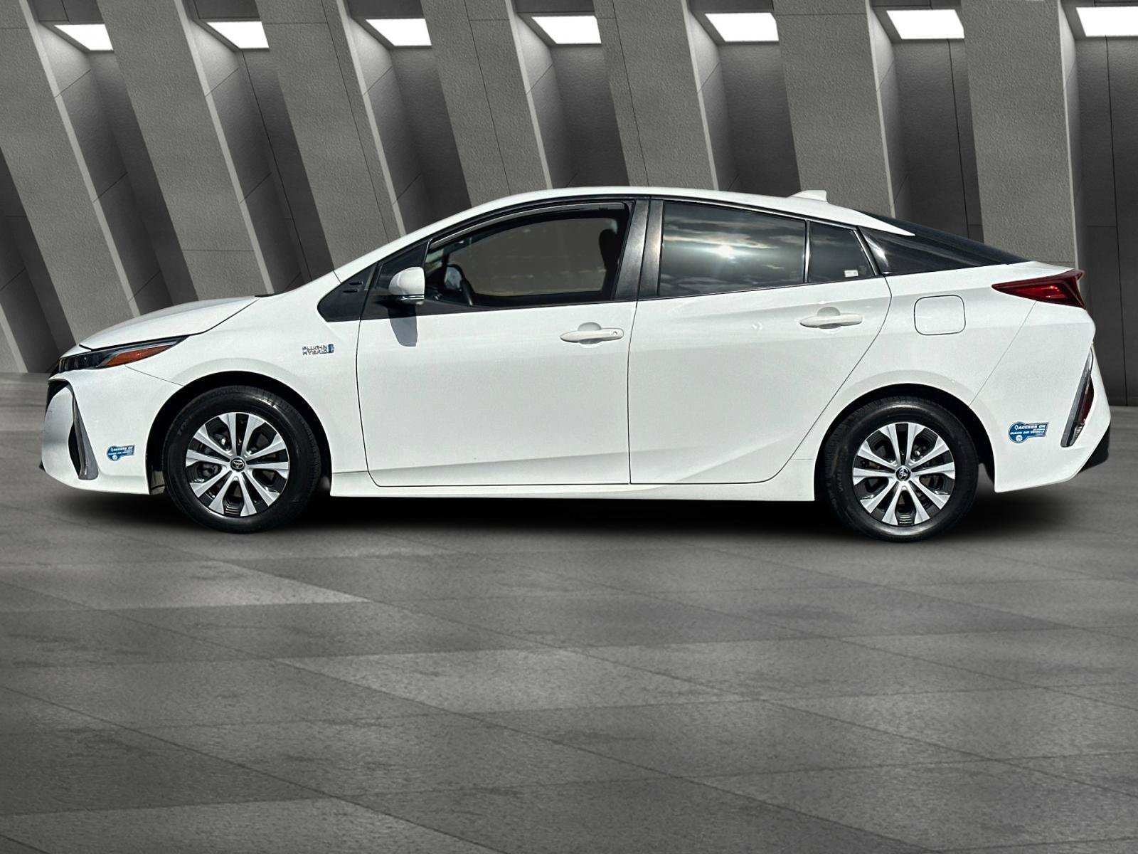 Used 2022 Toyota Prius Prime LE FWD image 7