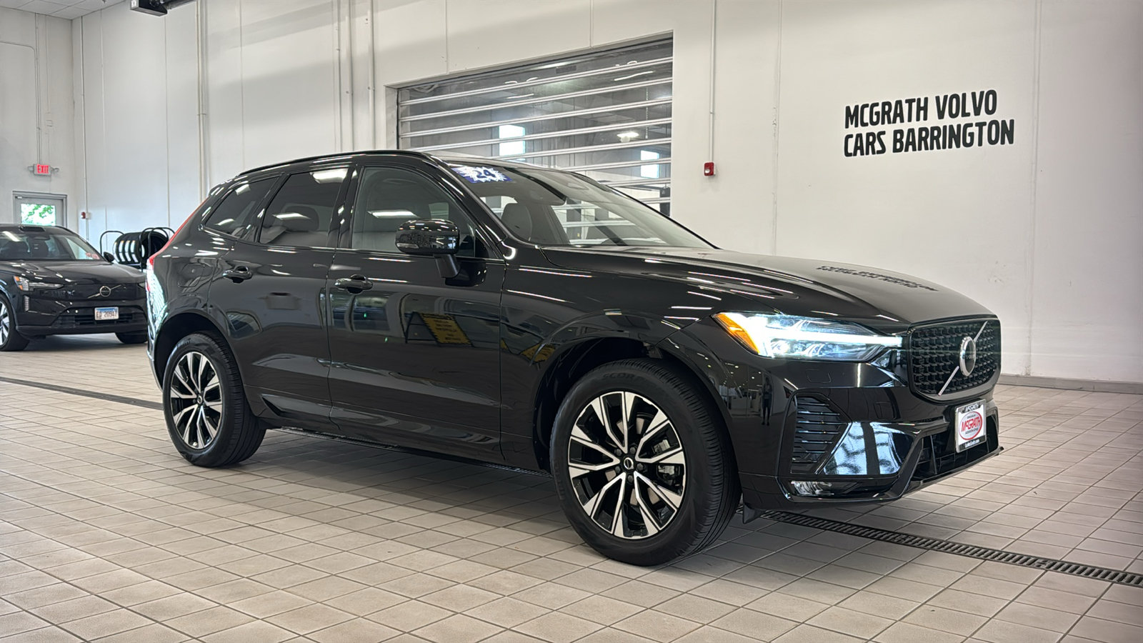 Used 2024 Volvo XC60 B5 Core w/ Climate Package AWD/4WD image 3