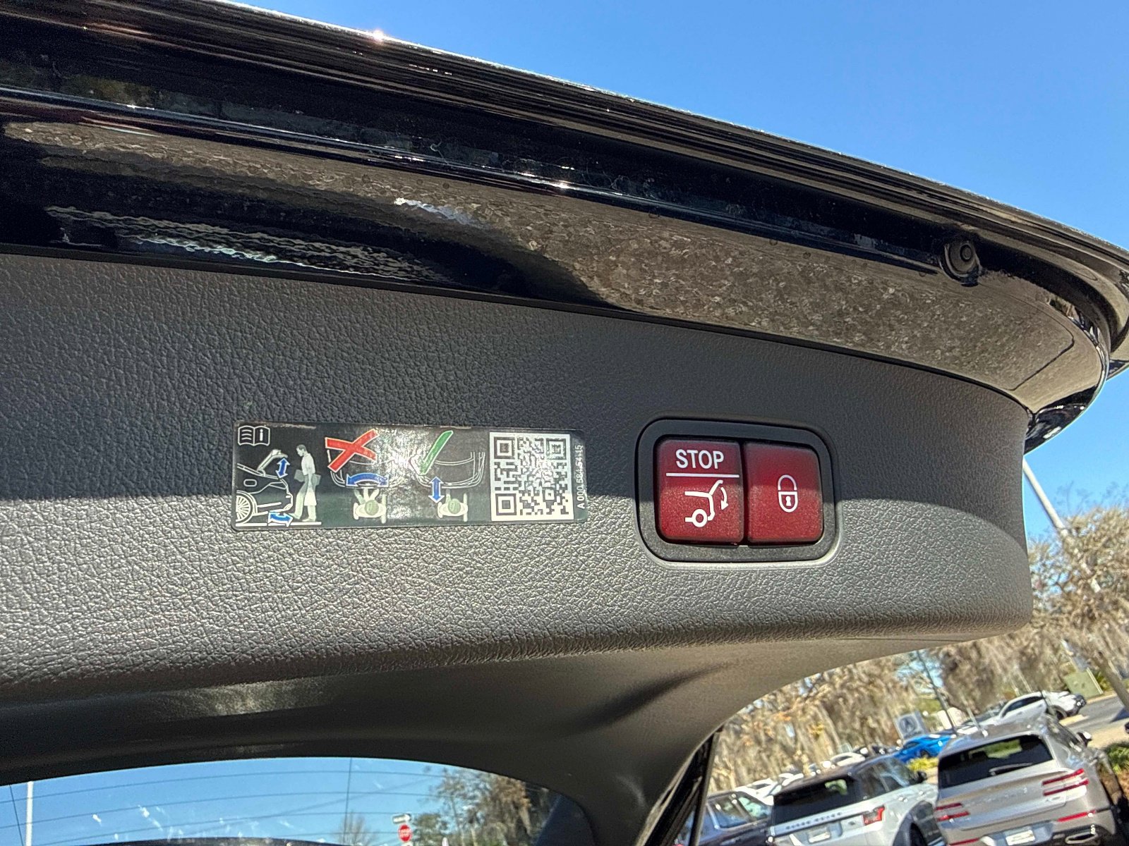 Used 2025 Mercedes-Benz GLC 350e 4MATIC image 13