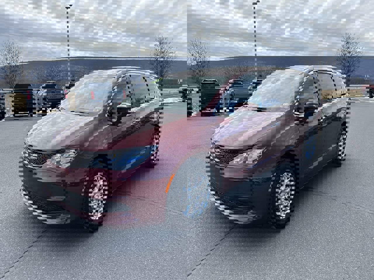 Used 2023 Chrysler Voyager LX video 3