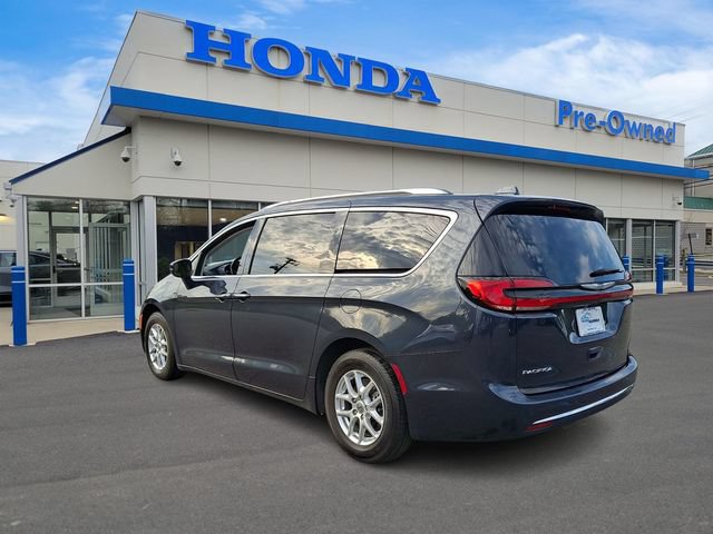 Used 2021 Chrysler Pacifica Touring-L FWD image 6