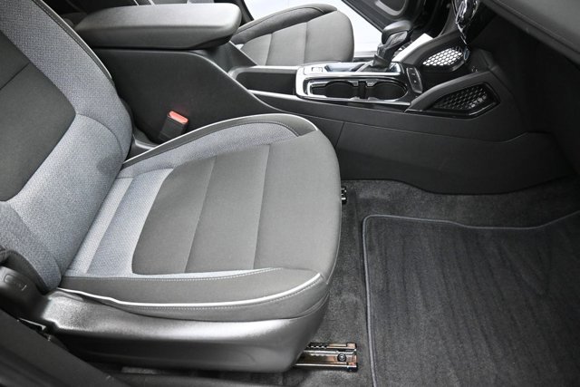 Used 2025 Chevrolet TrailBlazer LT w/ LT Cold Weather Package FWD image 32