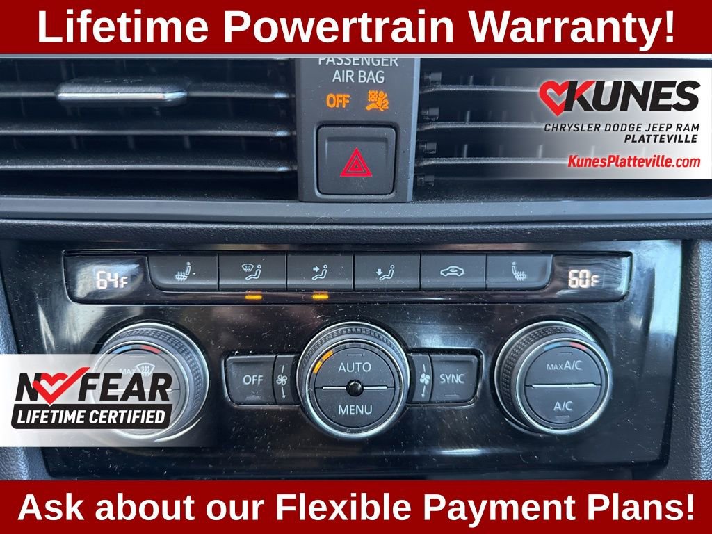 Used 2023 Volkswagen Jetta SE w/ Panoramic Sunroof Package image 23