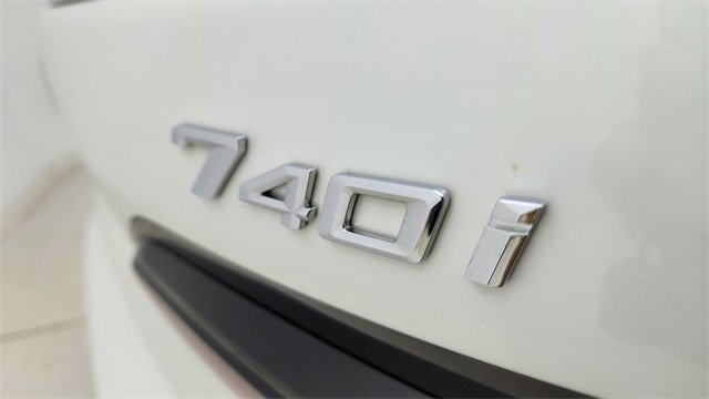 Used 2023 BMW 740i w/ Executive Package image 17