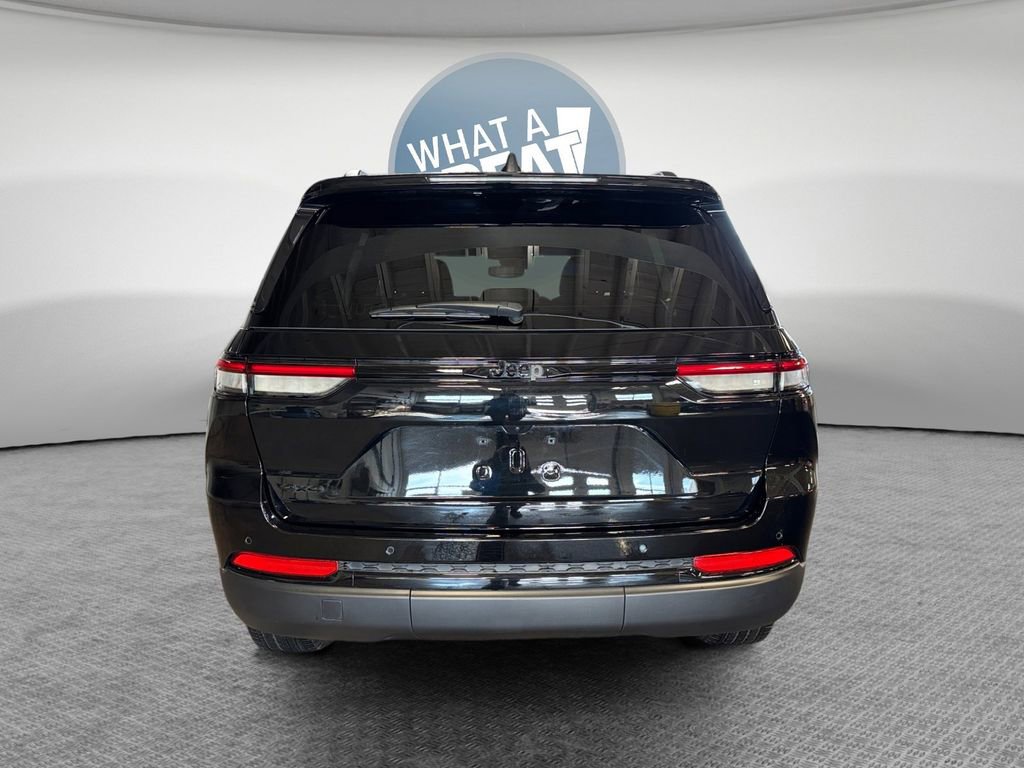 Used 2024 Jeep Grand Cherokee Altitude image 5