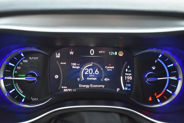 Used 2021 Chrysler Pacifica Limited w/ S Appearance Package image 18