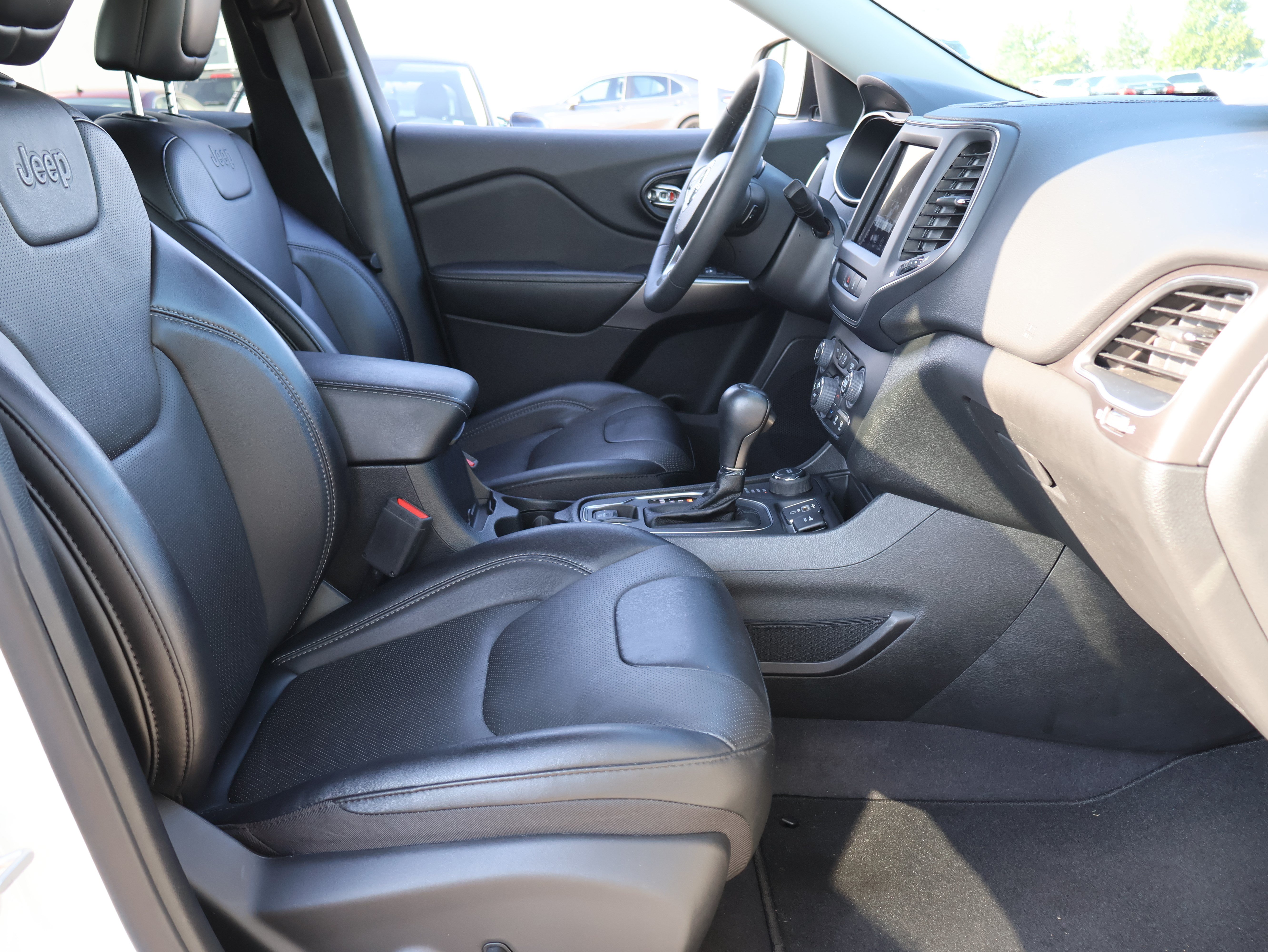 Used 2022 Jeep Cherokee Latitude Lux AWD/4WD image 8