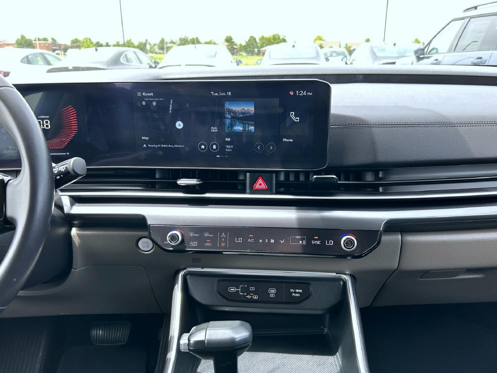 Used 2025 Kia Carnival FWD image 14