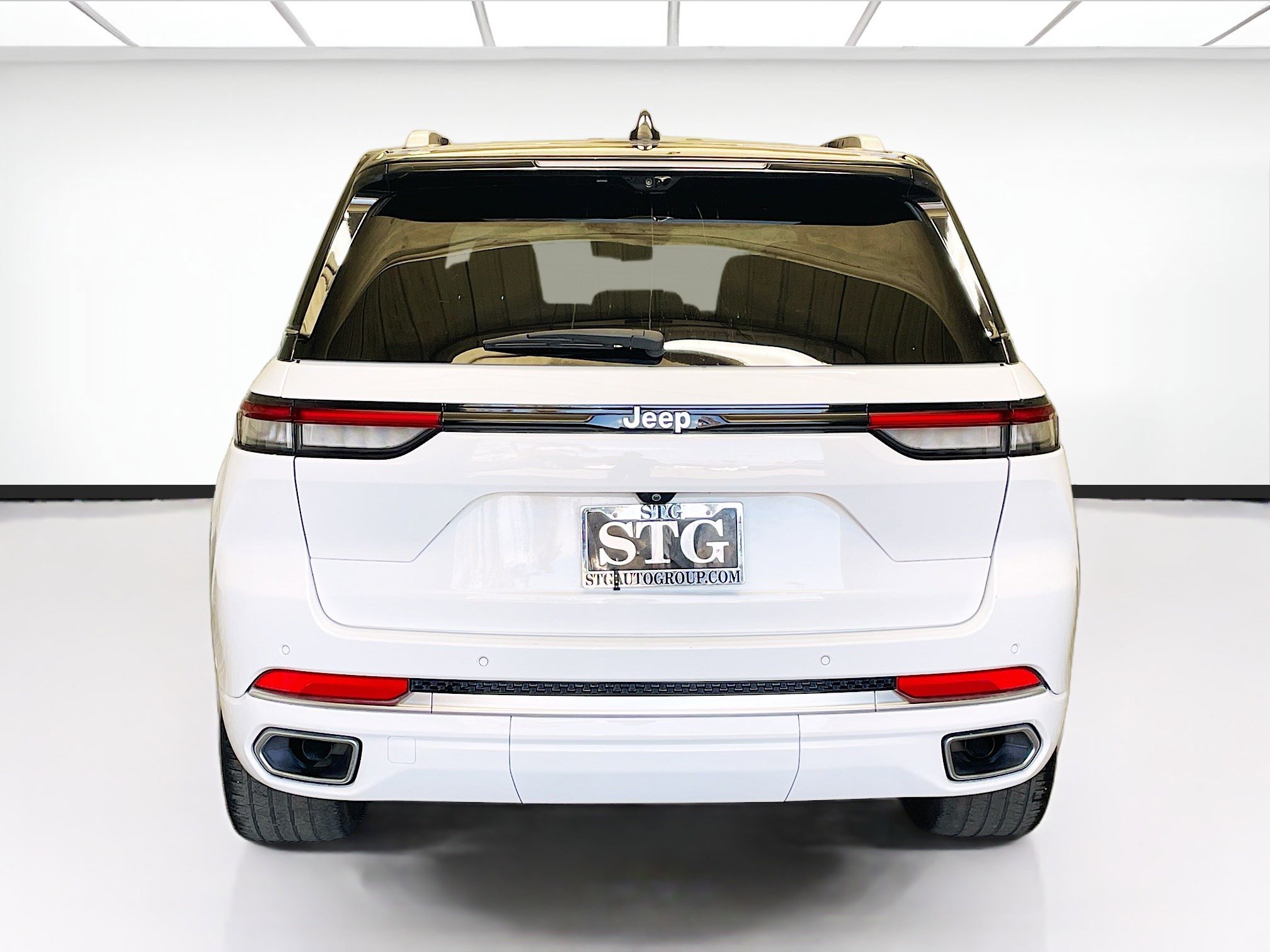 Used 2023 Jeep Grand Cherokee Summit AWD/4WD image 5
