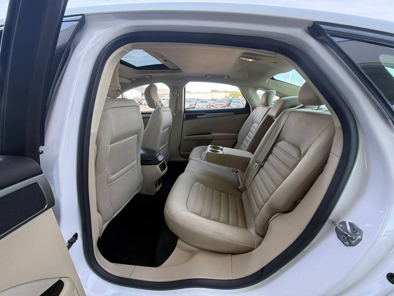 Used 2014 Ford Fusion SE FWD image 15