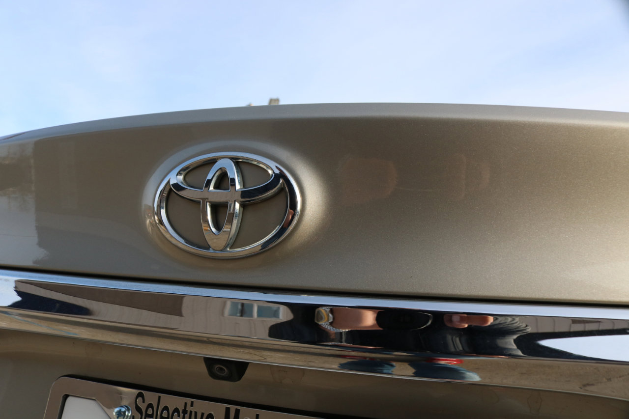 Used 2014 Toyota Avalon Limited image 10