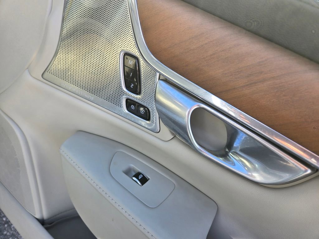 Used 2018 Volvo S90 T8 Inscription w/ Convenience Package image 49
