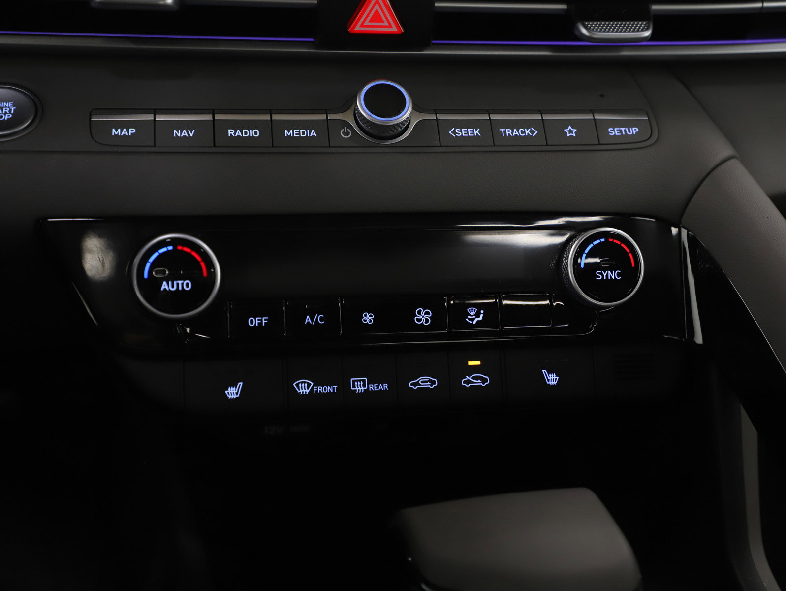 Used 2024 Hyundai Elantra SEL w/ Convenience Package image 21