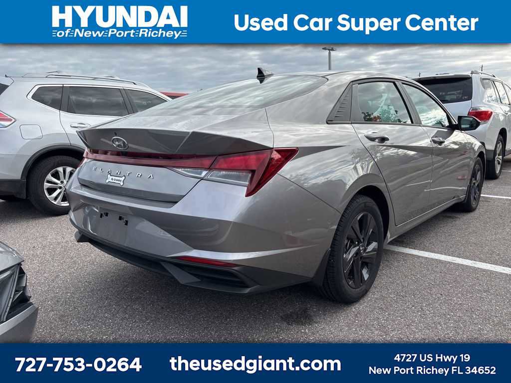 Used 2023 Hyundai Elantra SEL image 3