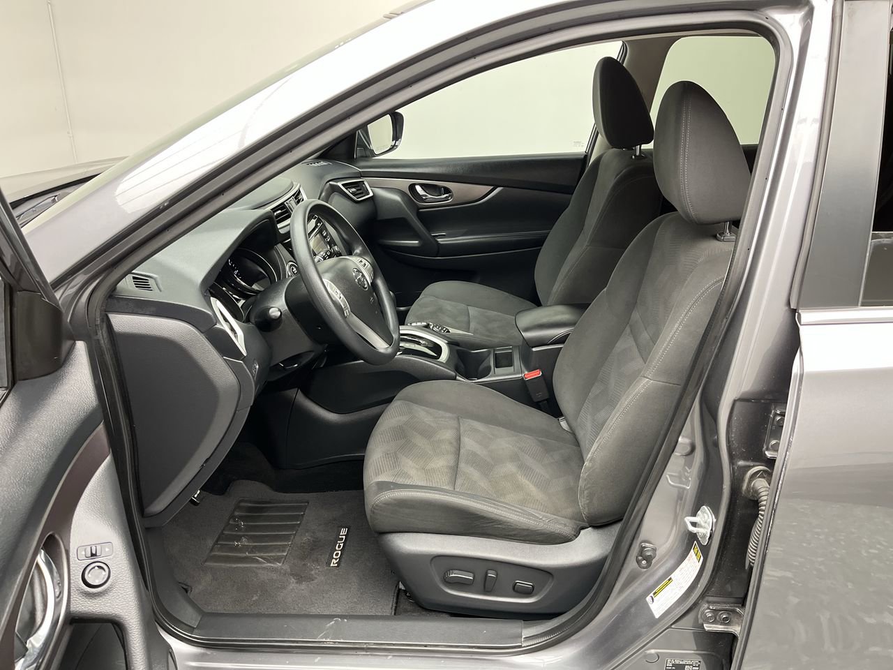 Used 2016 Nissan Rogue SV AWD/4WD video 3