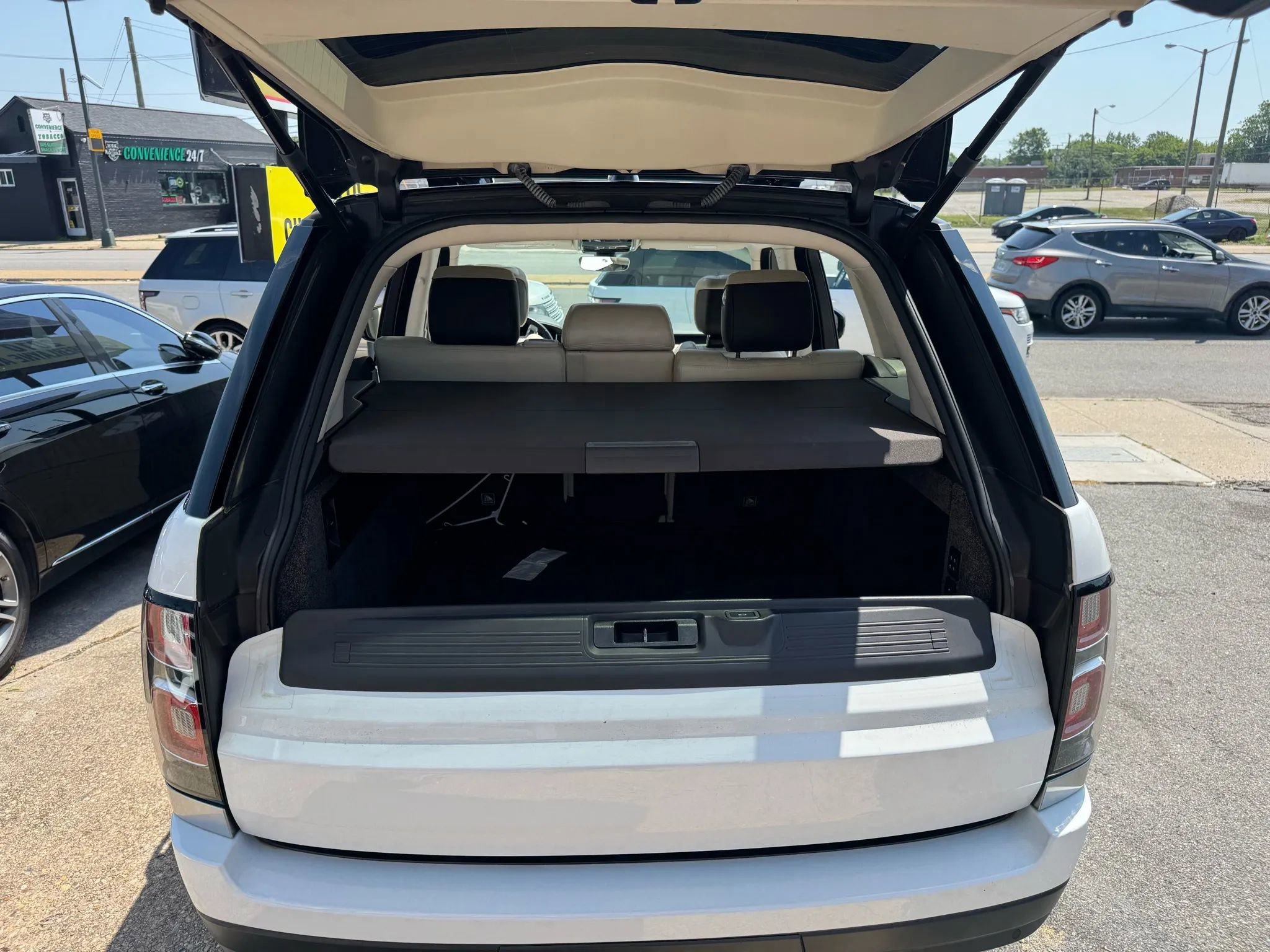 Used 2019 Land Rover Range Rover HSE image 34