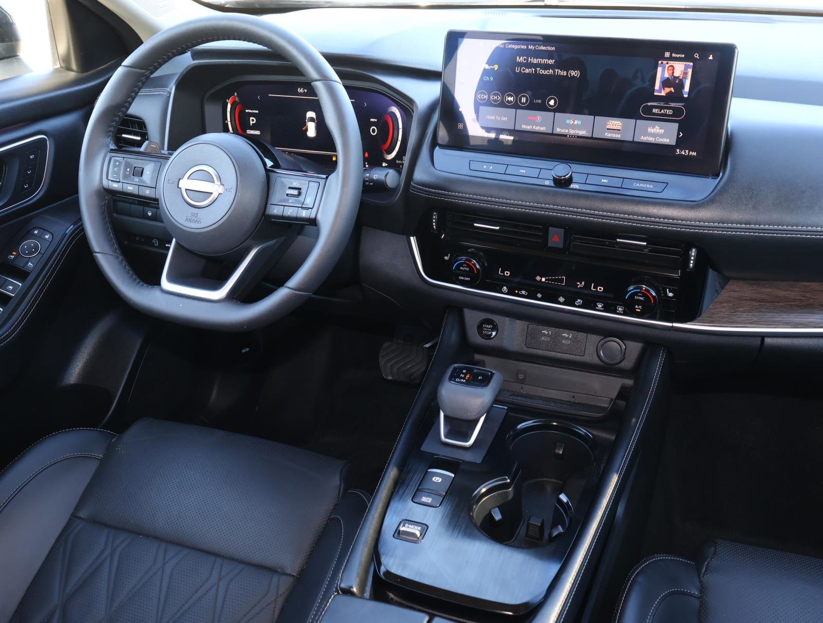 Used 2024 Nissan Rogue Platinum image 10