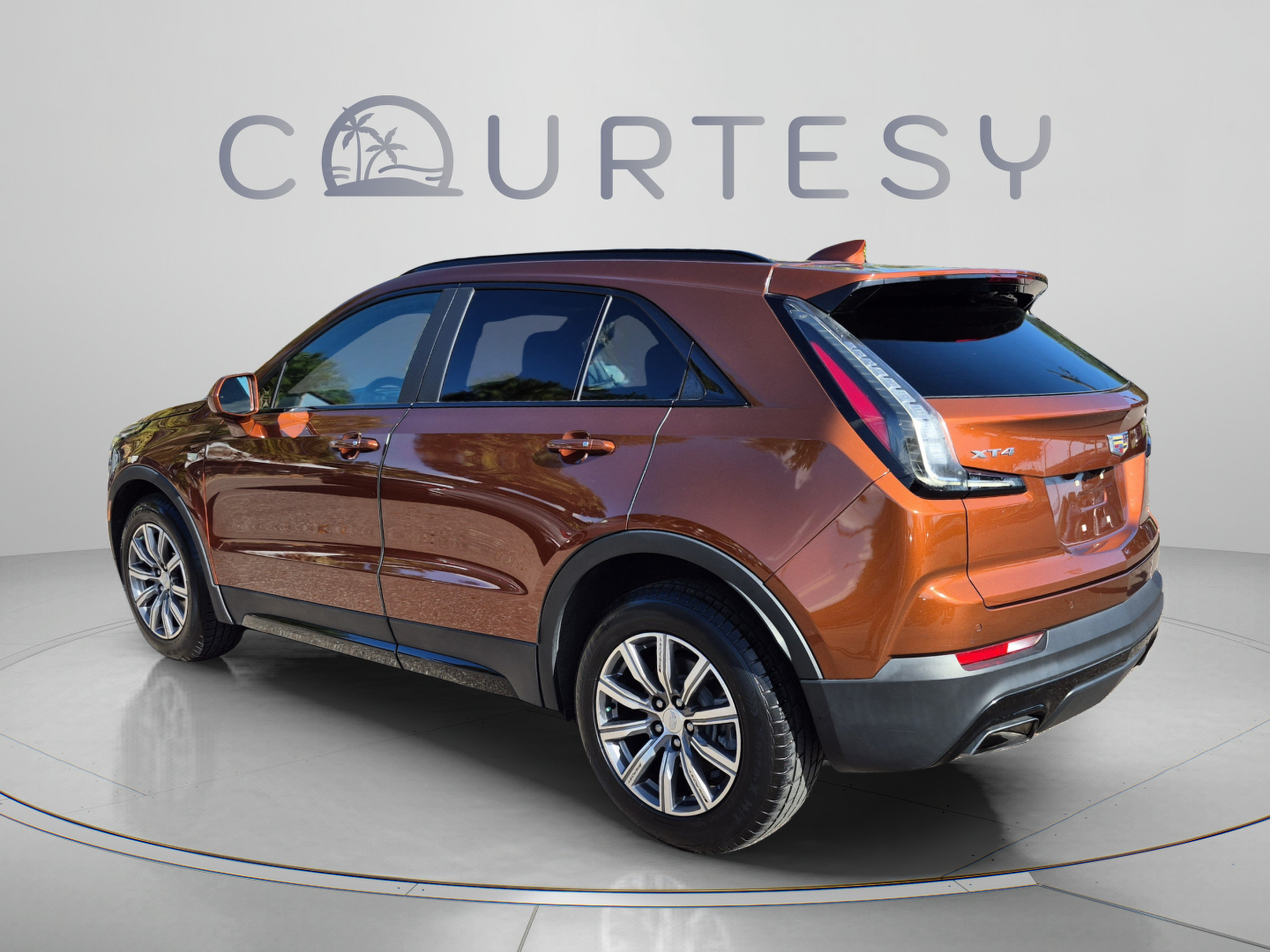 Used 2020 Cadillac XT4 Sport w/ Driver Awareness Package FWD image 3
