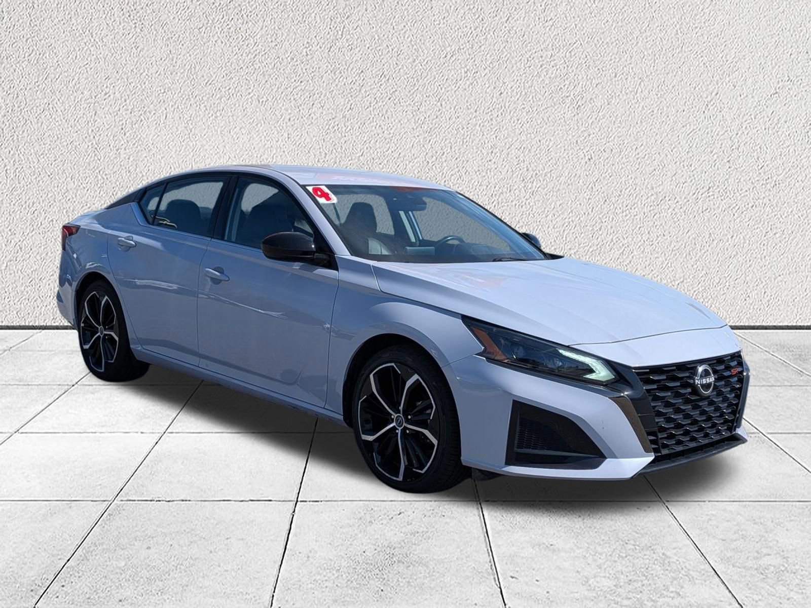 Used 2024 Nissan Altima 2.5 SR image 1