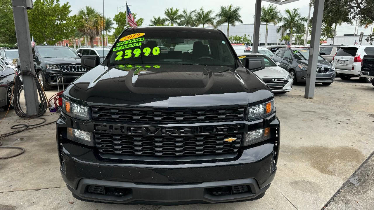 Used 2019 Chevrolet Silverado 1500 Custom w/ Custom Convenience Package image 2