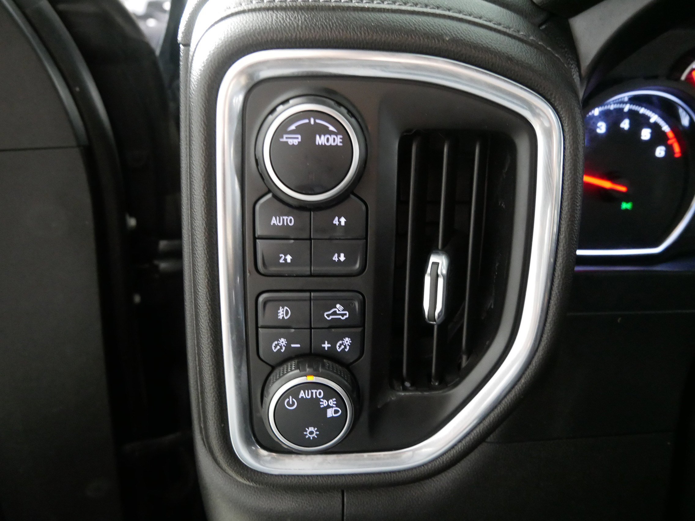 Used 2020 Chevrolet Silverado 1500 LT Trail Boss image 26