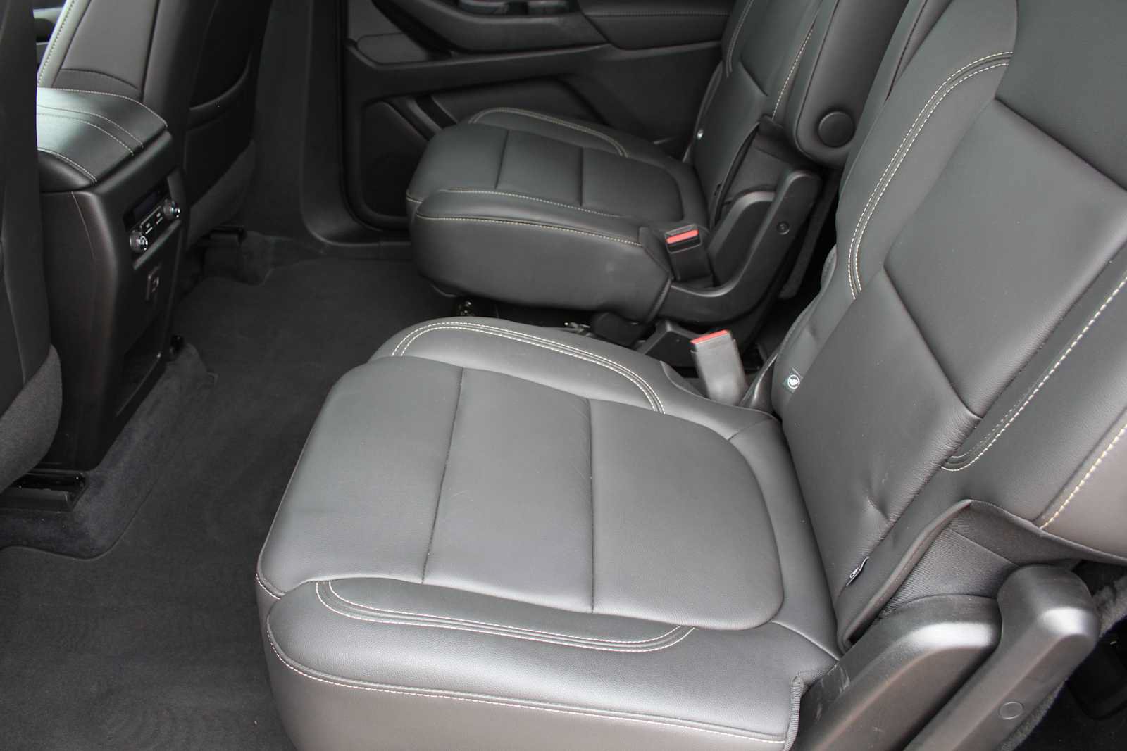 Used 2023 Chevrolet Traverse LT FWD image 27