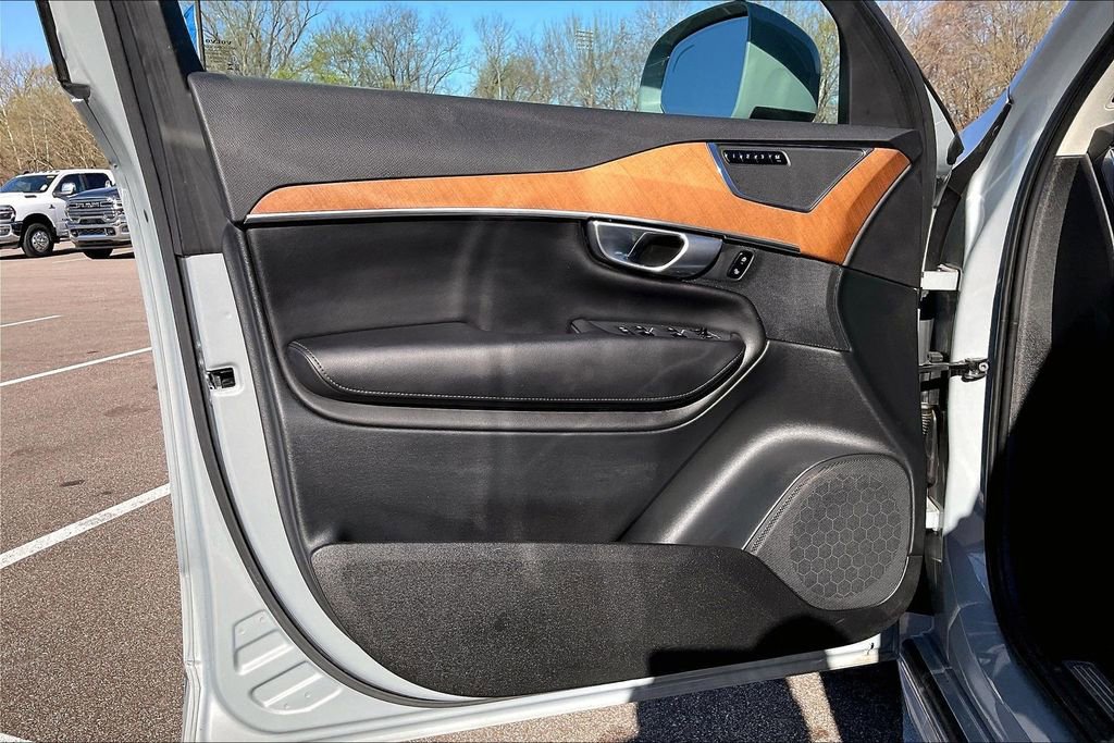 Used 2024 Volvo XC90 B6 Plus w/ Protection Package Premier image 23