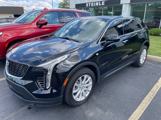 Used 2020 Cadillac XT4 Luxury w/ Cold Weather Package AWD/4WD image 3