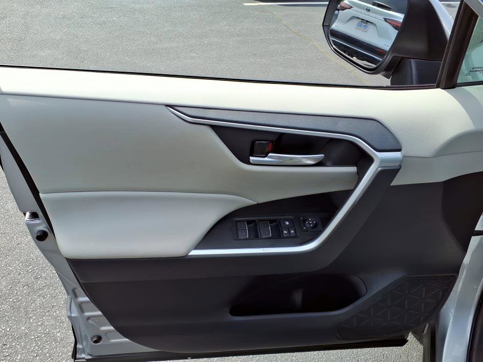 Used 2025 Toyota RAV4 XLE image 15