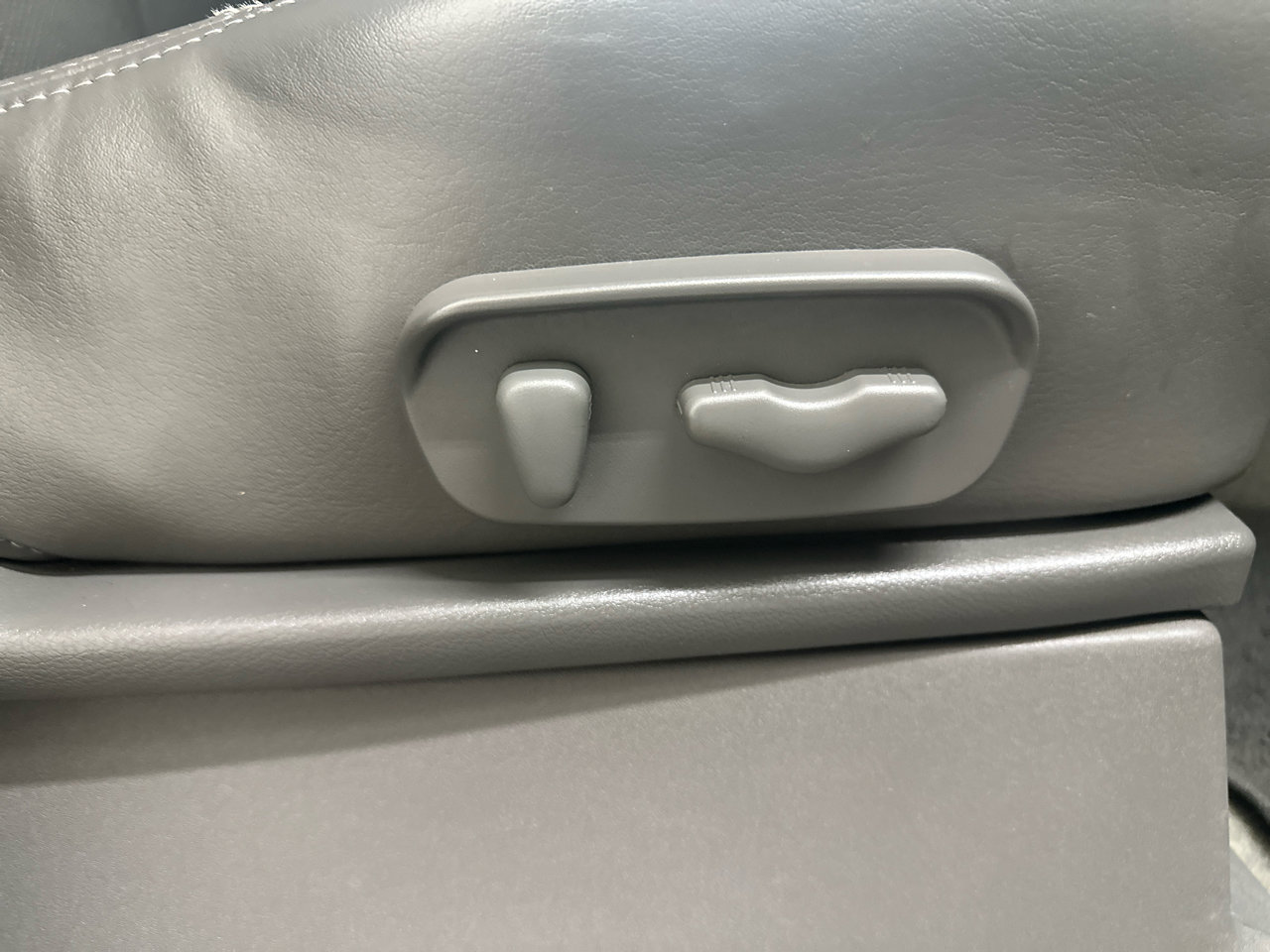 Used 2013 Nissan Frontier SL image 48