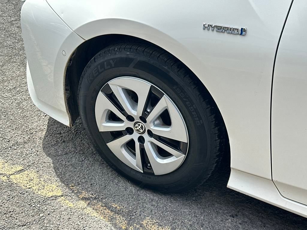 Used 2018 Toyota Prius Two image 11