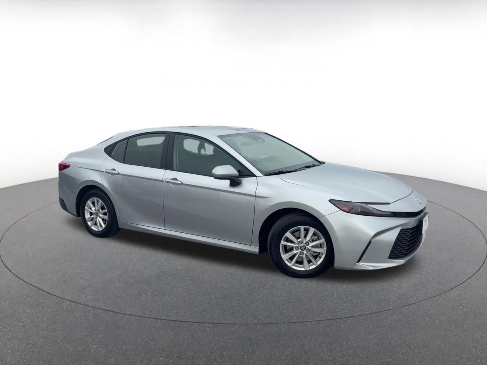 Used 2025 Toyota Camry LE image 2